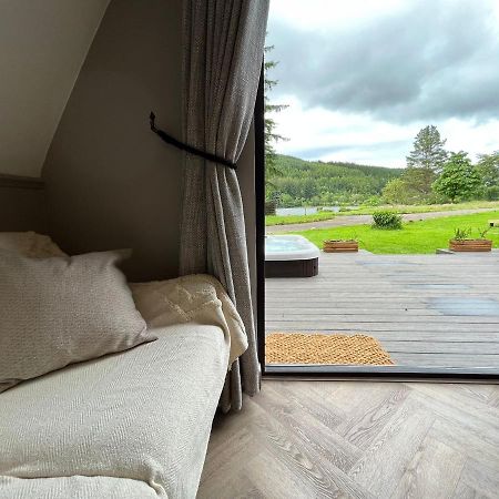 Bonnie Lodge-Lochside Location With Hot Tub Інвергаррі Екстер'єр фото
