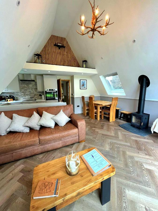 Bonnie Lodge-Lochside Location With Hot Tub Інвергаррі Екстер'єр фото