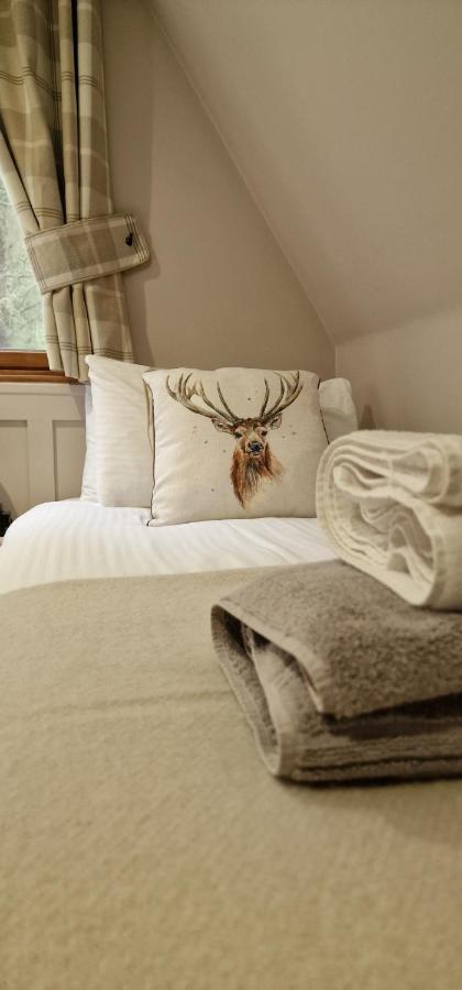 Bonnie Lodge-Lochside Location With Hot Tub Інвергаррі Екстер'єр фото