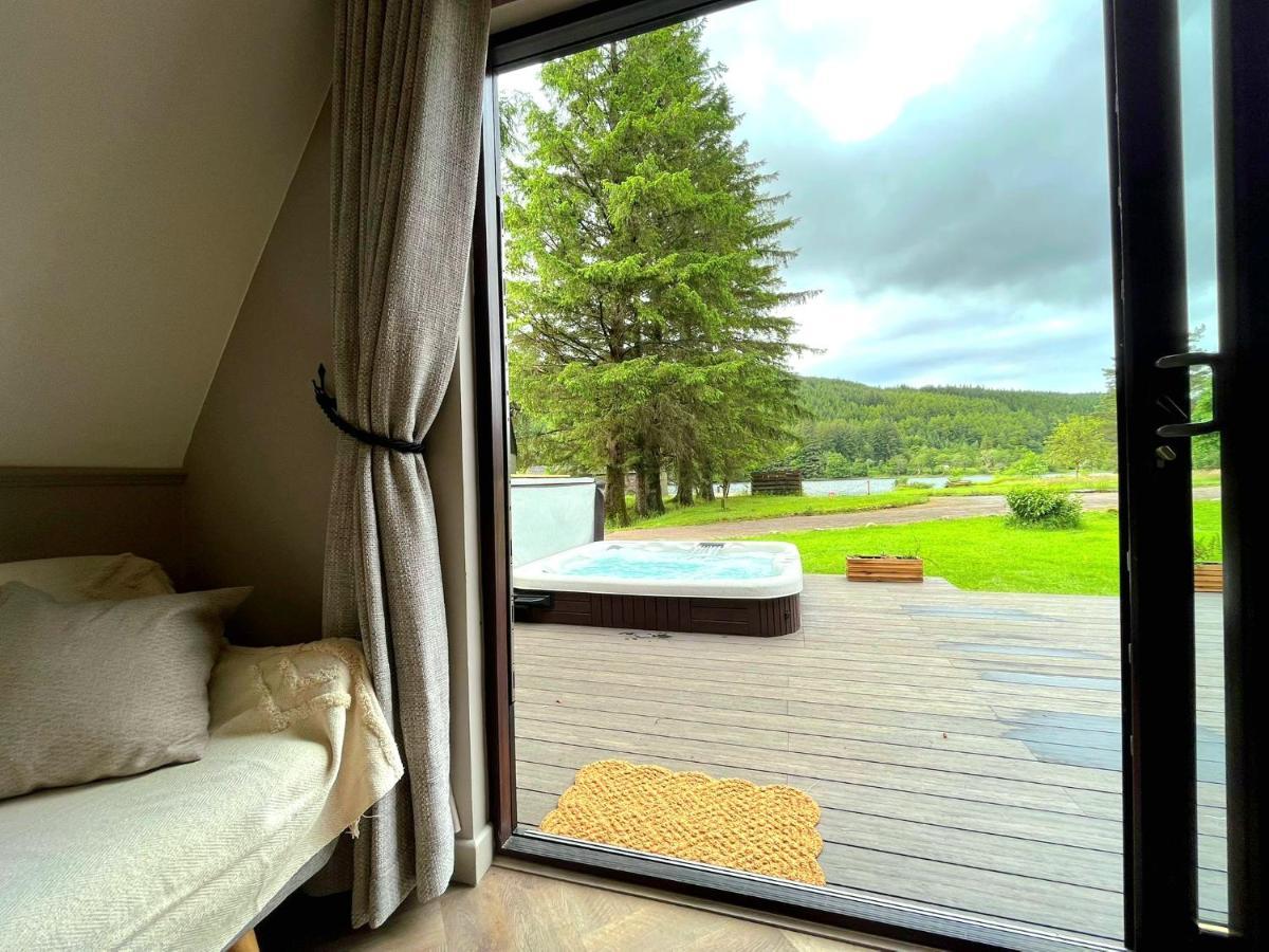 Bonnie Lodge-Lochside Location With Hot Tub Інвергаррі Екстер'єр фото