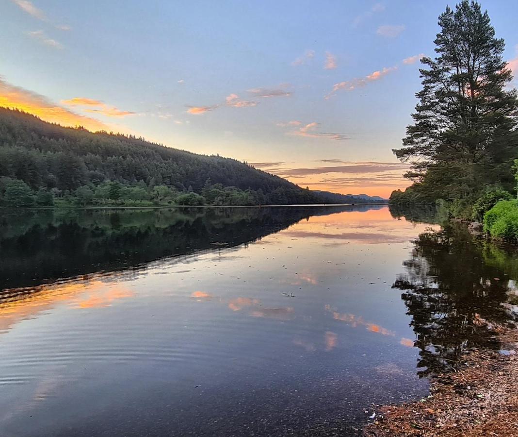 Bonnie Lodge-Lochside Location With Hot Tub Інвергаррі Екстер'єр фото