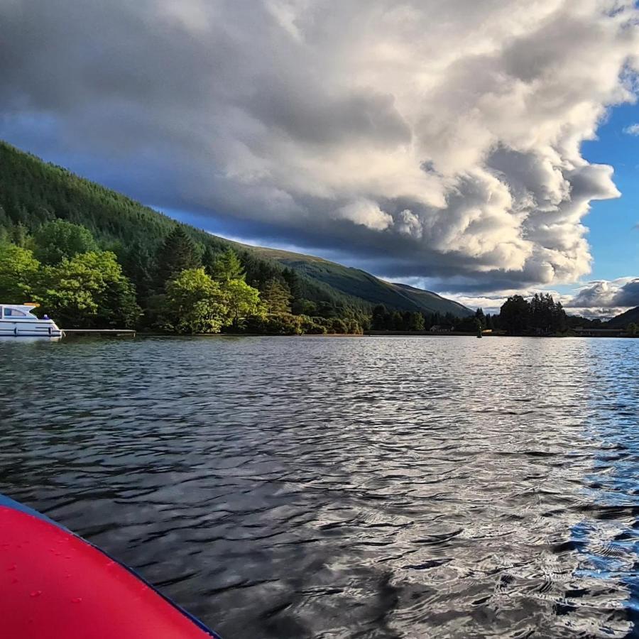 Bonnie Lodge-Lochside Location With Hot Tub Інвергаррі Екстер'єр фото